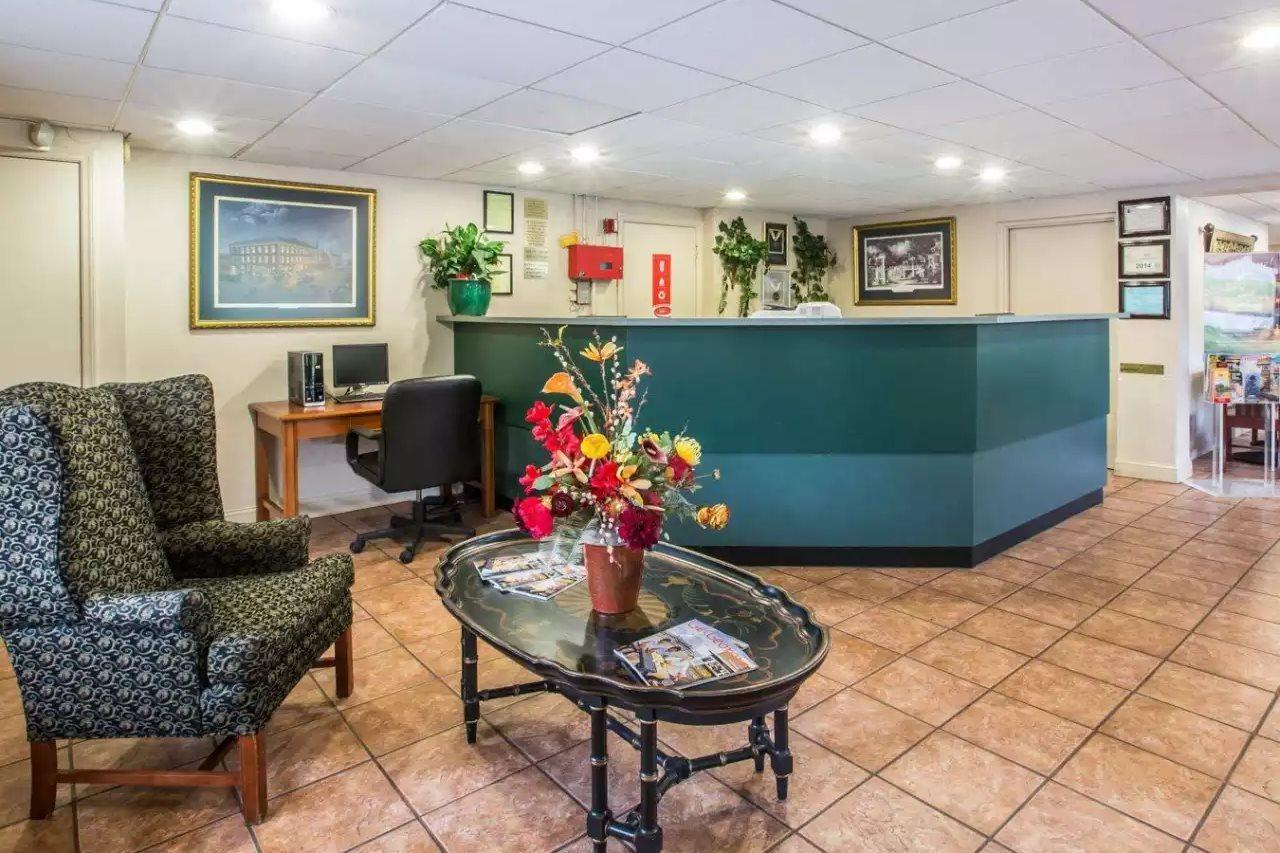 Econo Lodge Inn & Suites At Fort Moore Columbus Zewnętrze zdjęcie