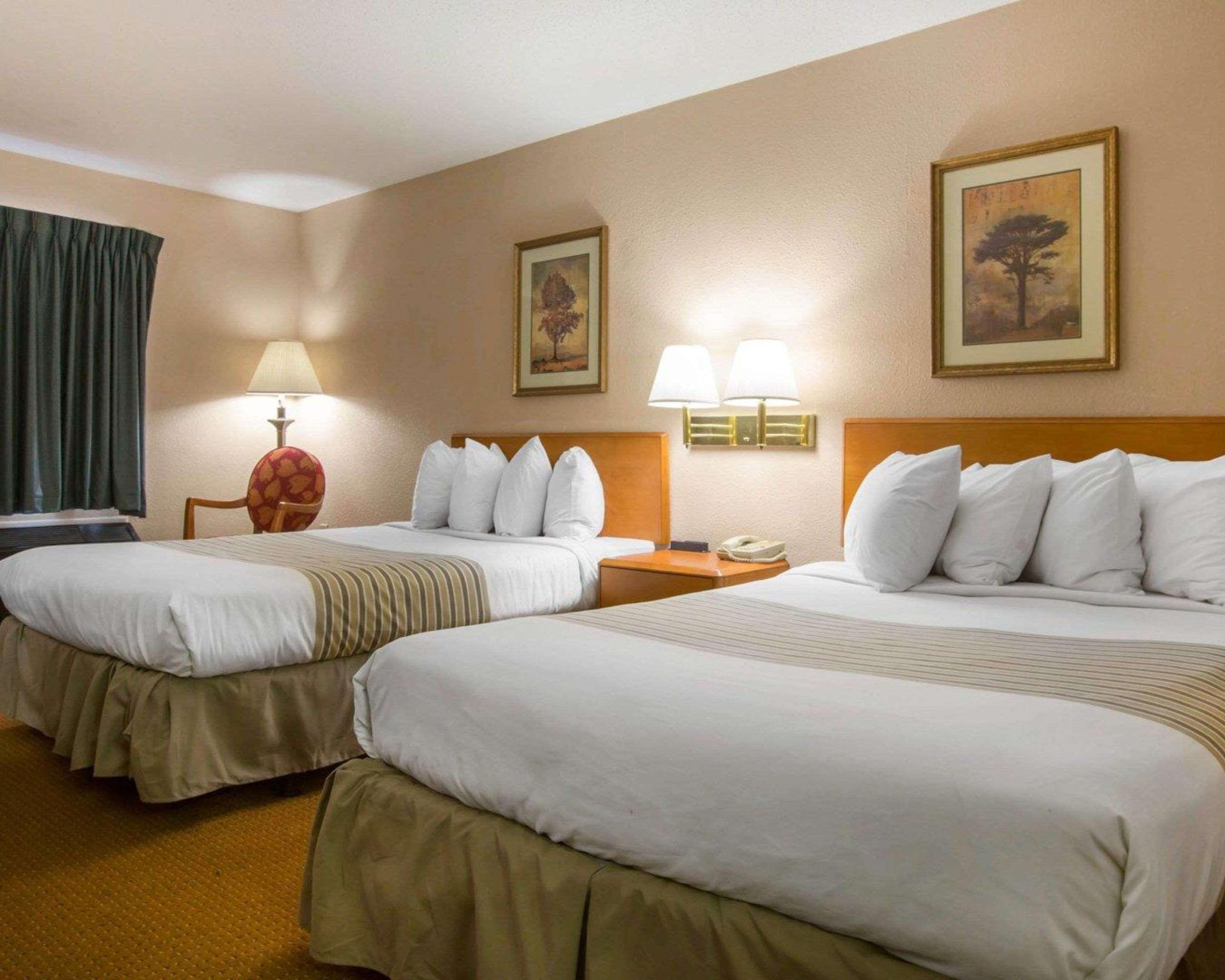 Econo Lodge Inn & Suites At Fort Moore Columbus Zewnętrze zdjęcie
