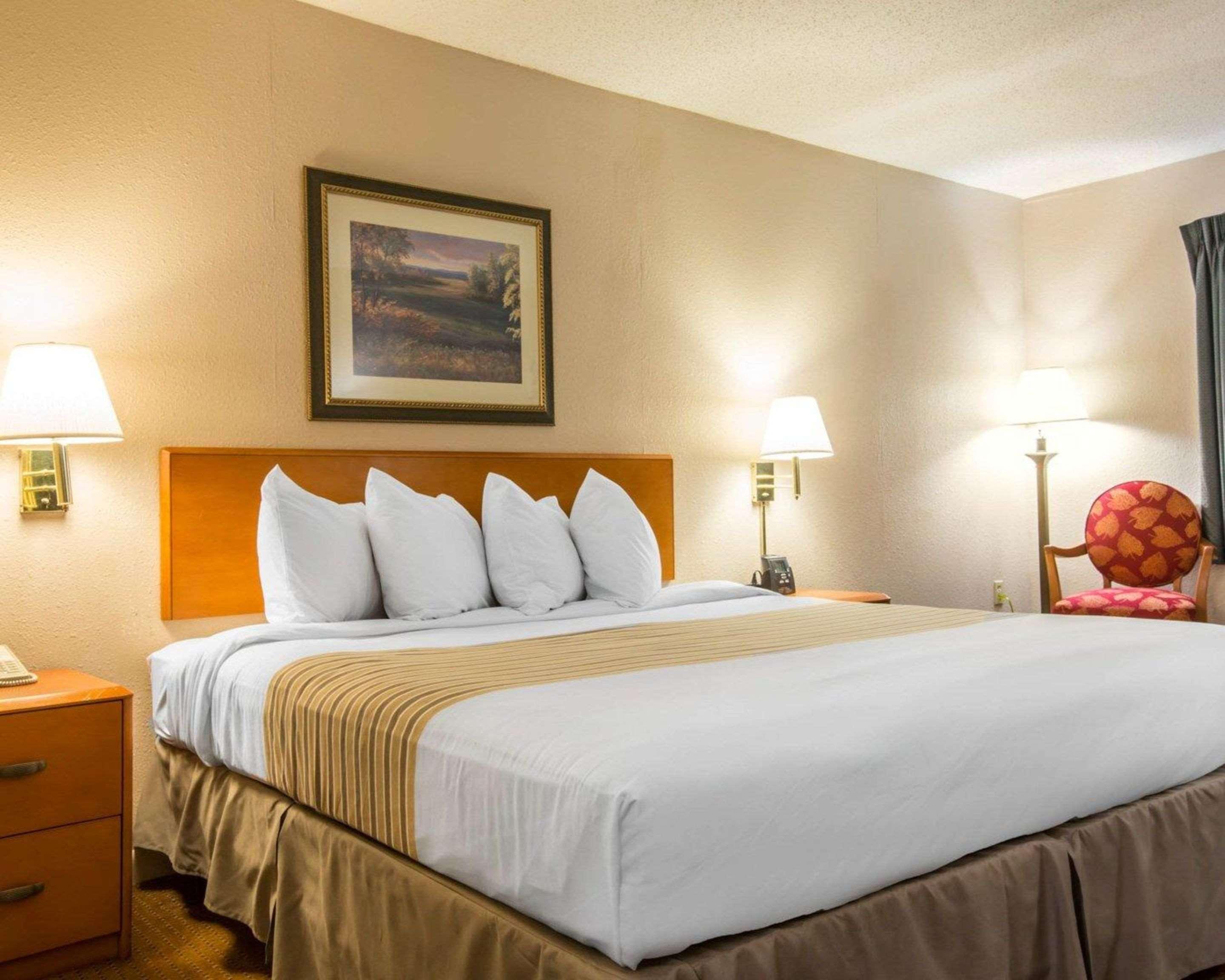 Econo Lodge Inn & Suites At Fort Moore Columbus Zewnętrze zdjęcie