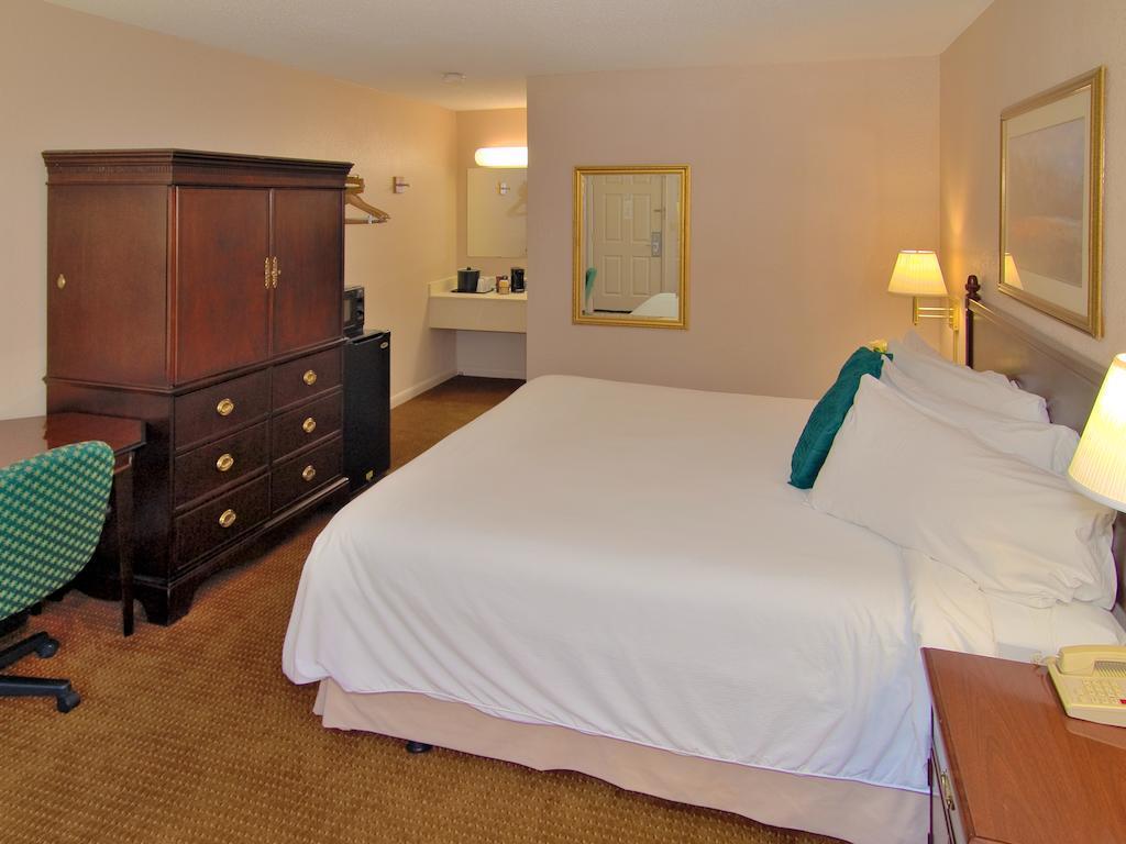 Econo Lodge Inn & Suites At Fort Moore Columbus Zewnętrze zdjęcie