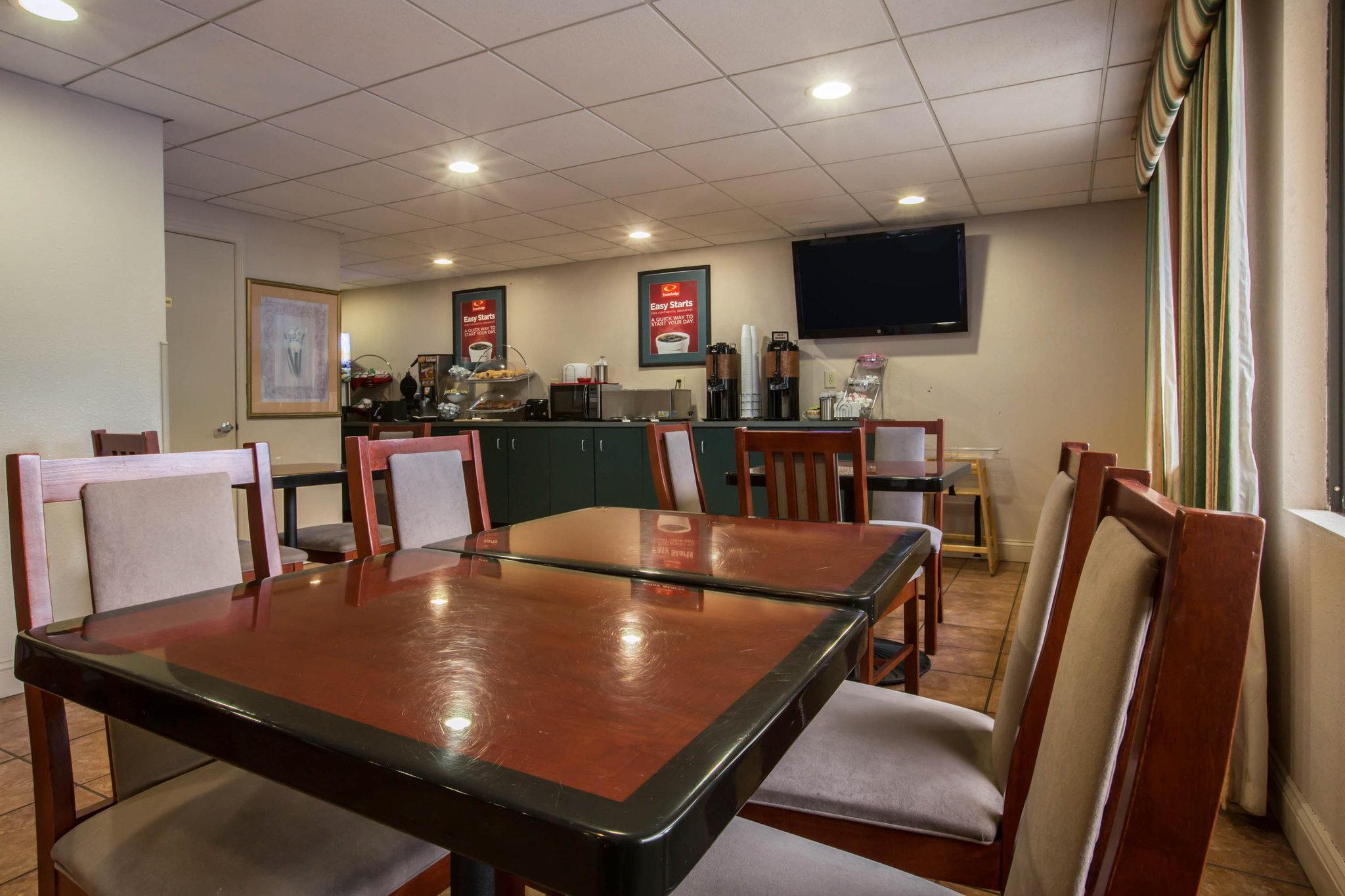 Econo Lodge Inn & Suites At Fort Moore Columbus Zewnętrze zdjęcie
