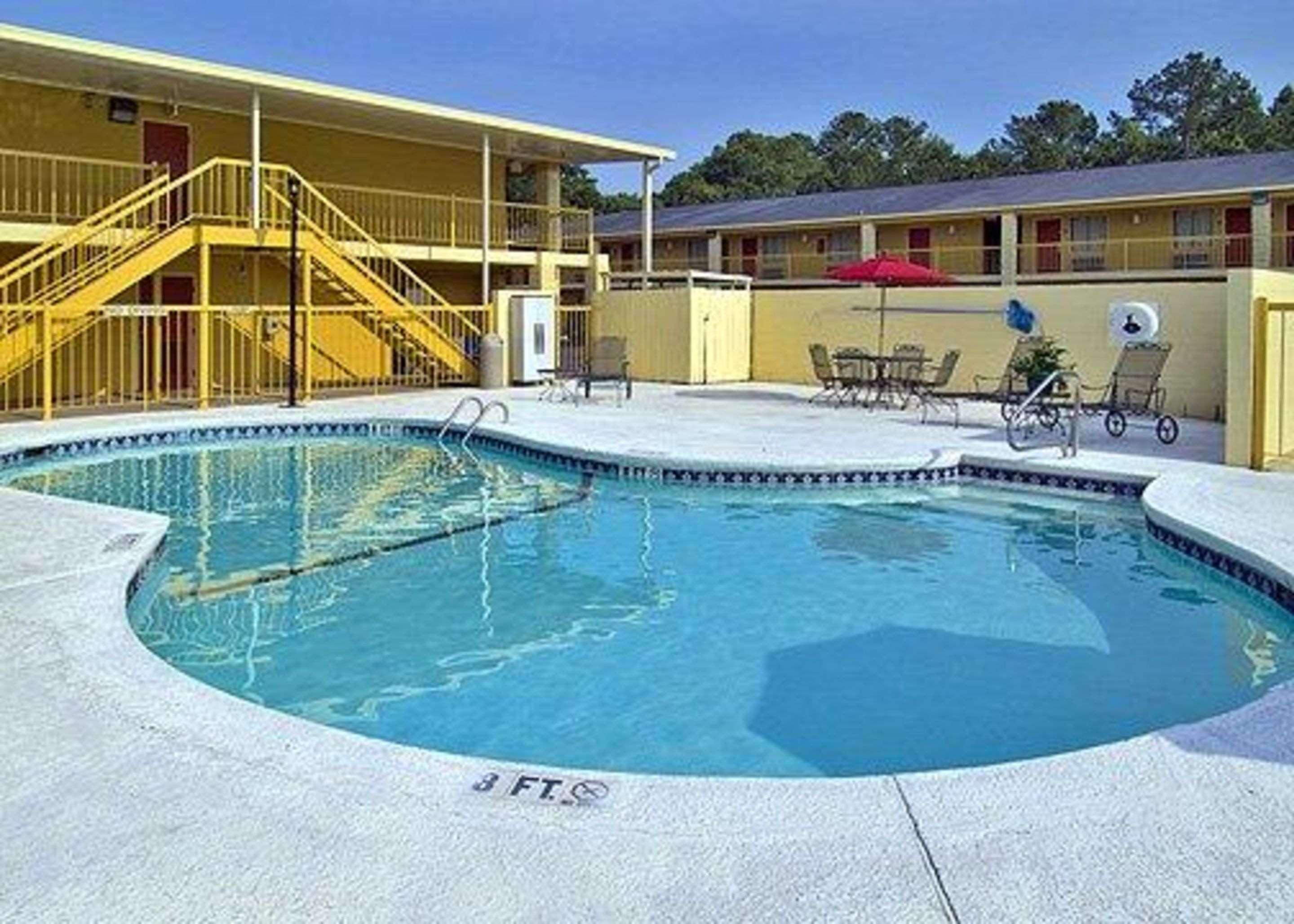 Econo Lodge Inn & Suites At Fort Moore Columbus Zewnętrze zdjęcie