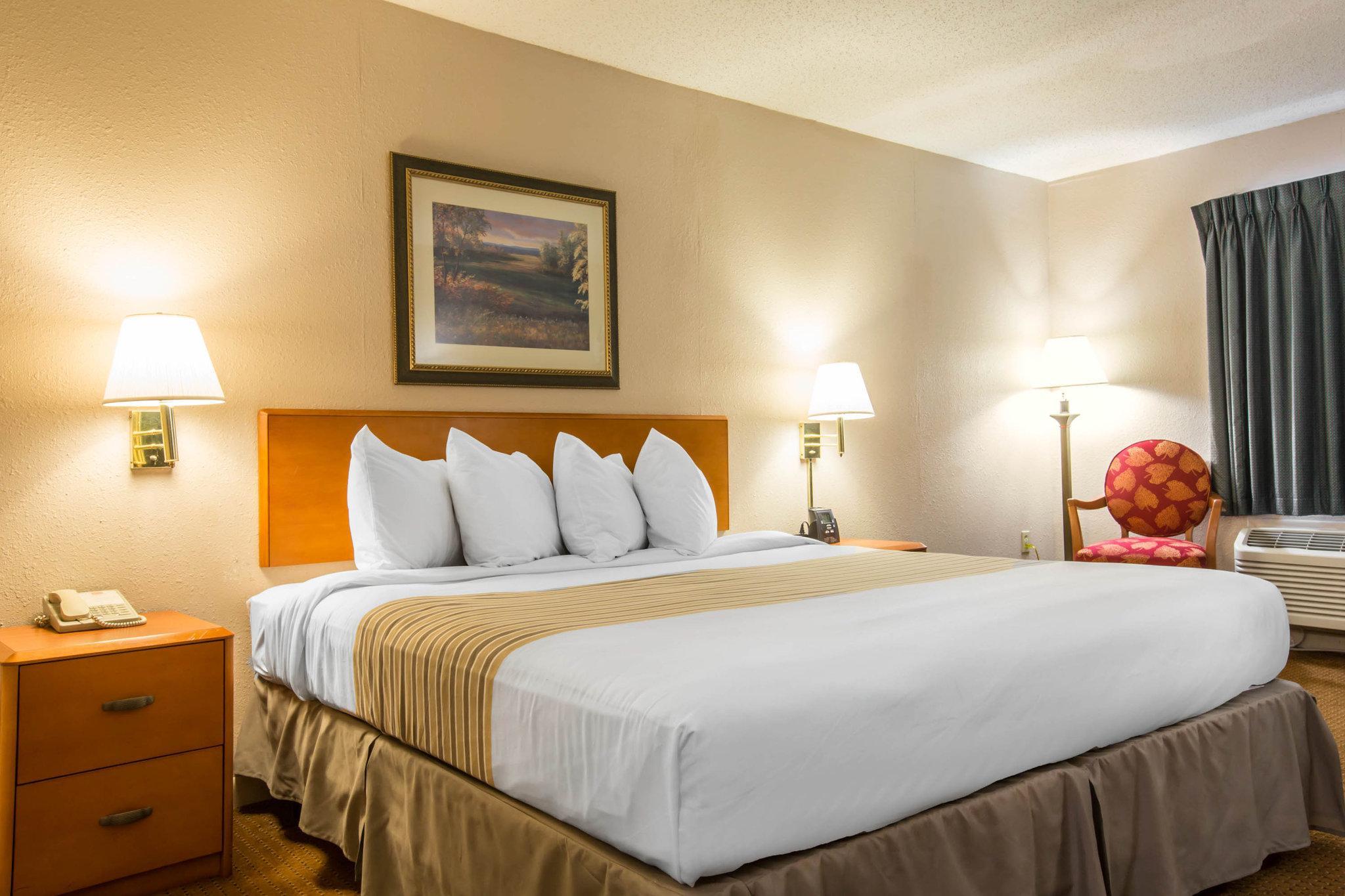 Econo Lodge Inn & Suites At Fort Moore Columbus Zewnętrze zdjęcie