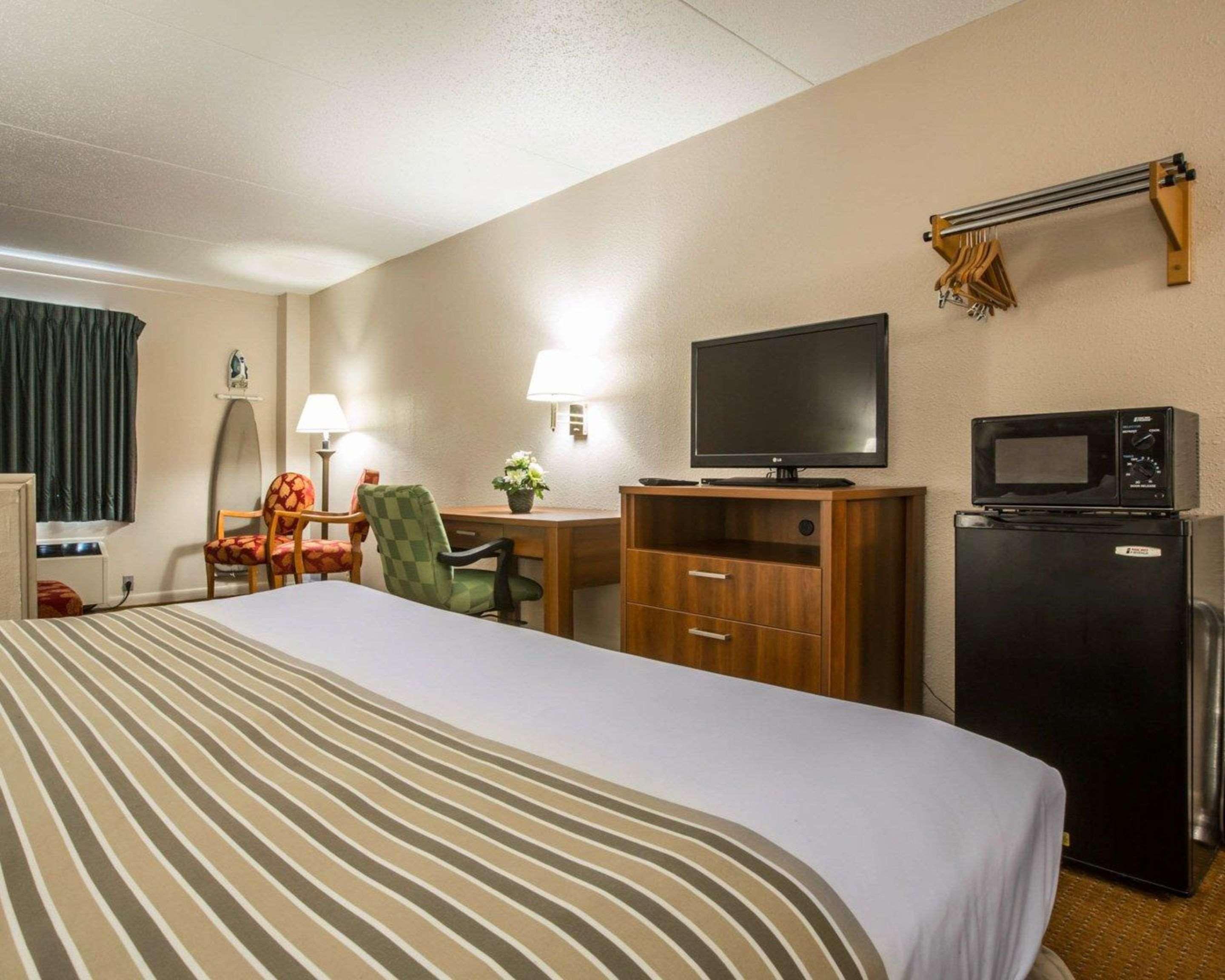 Econo Lodge Inn & Suites At Fort Moore Columbus Zewnętrze zdjęcie