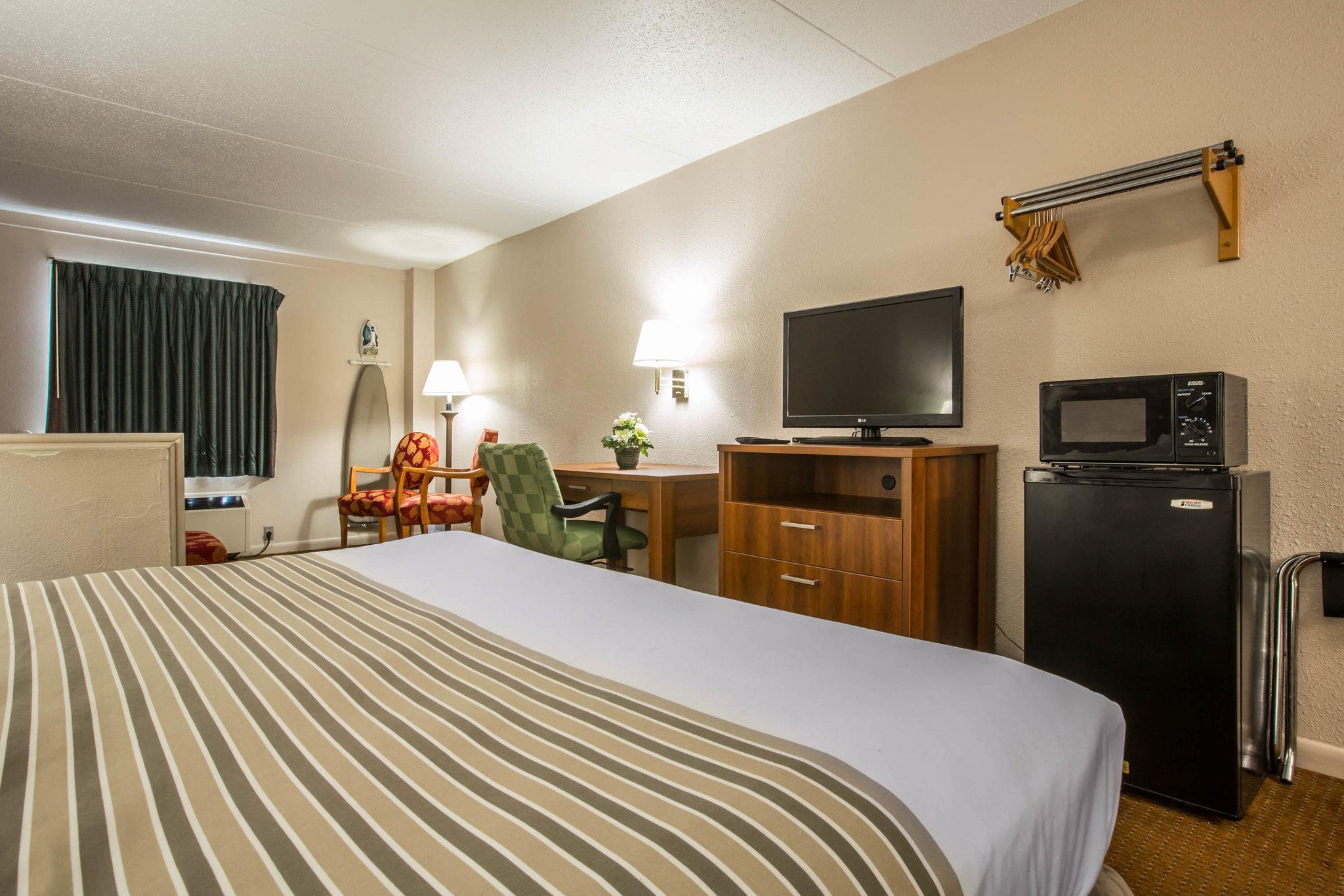 Econo Lodge Inn & Suites At Fort Moore Columbus Zewnętrze zdjęcie