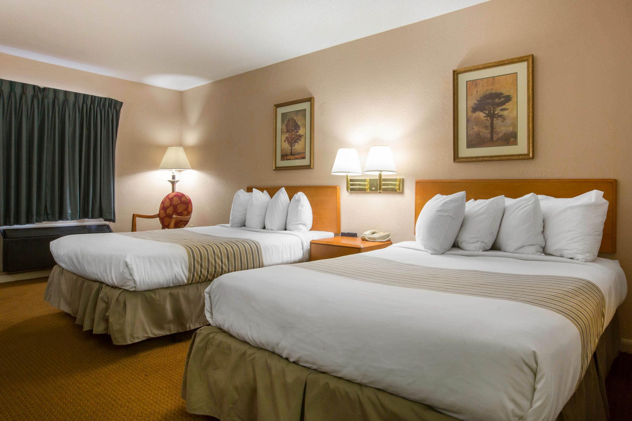Econo Lodge Inn & Suites At Fort Moore Columbus Zewnętrze zdjęcie