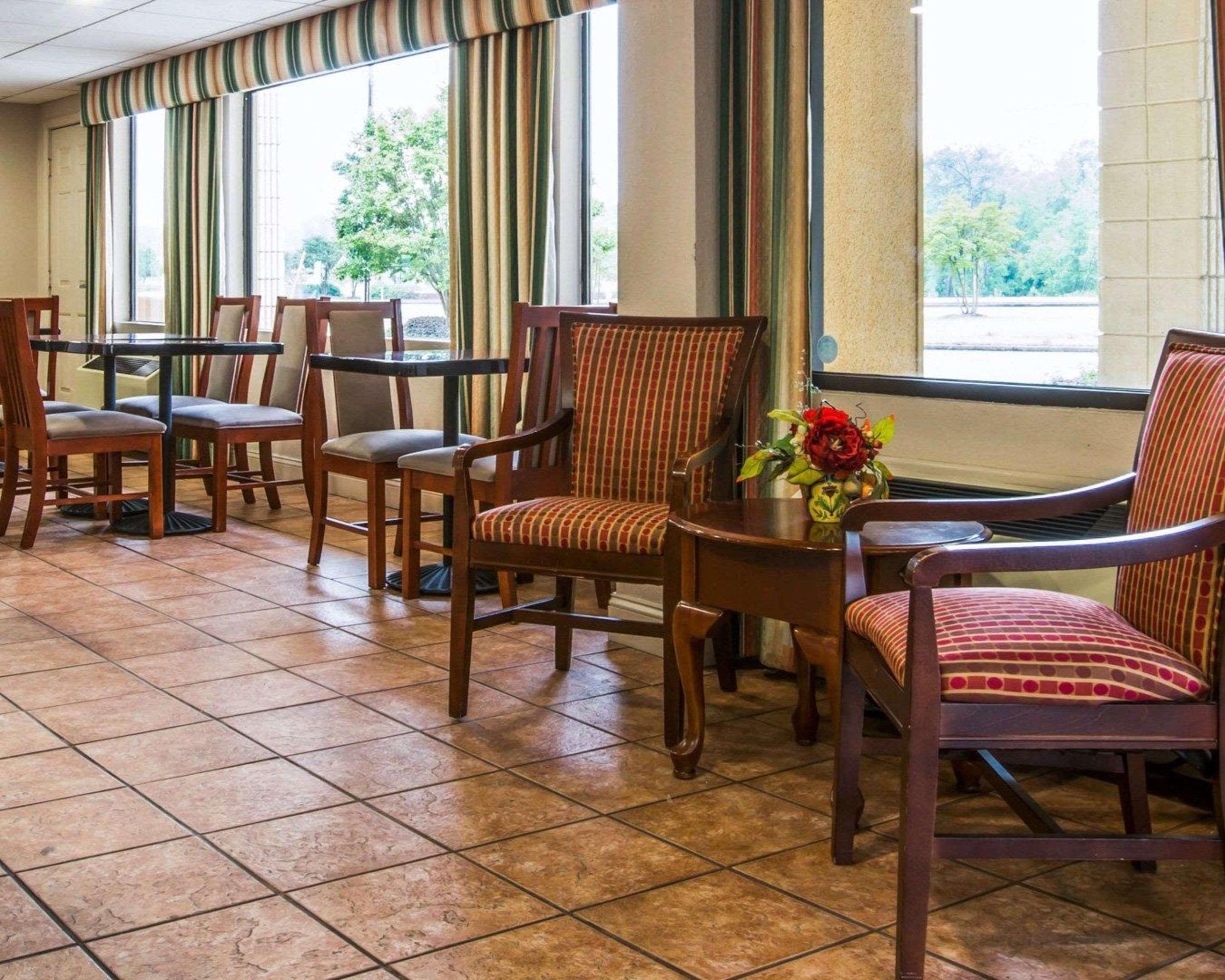 Econo Lodge Inn & Suites At Fort Moore Columbus Zewnętrze zdjęcie