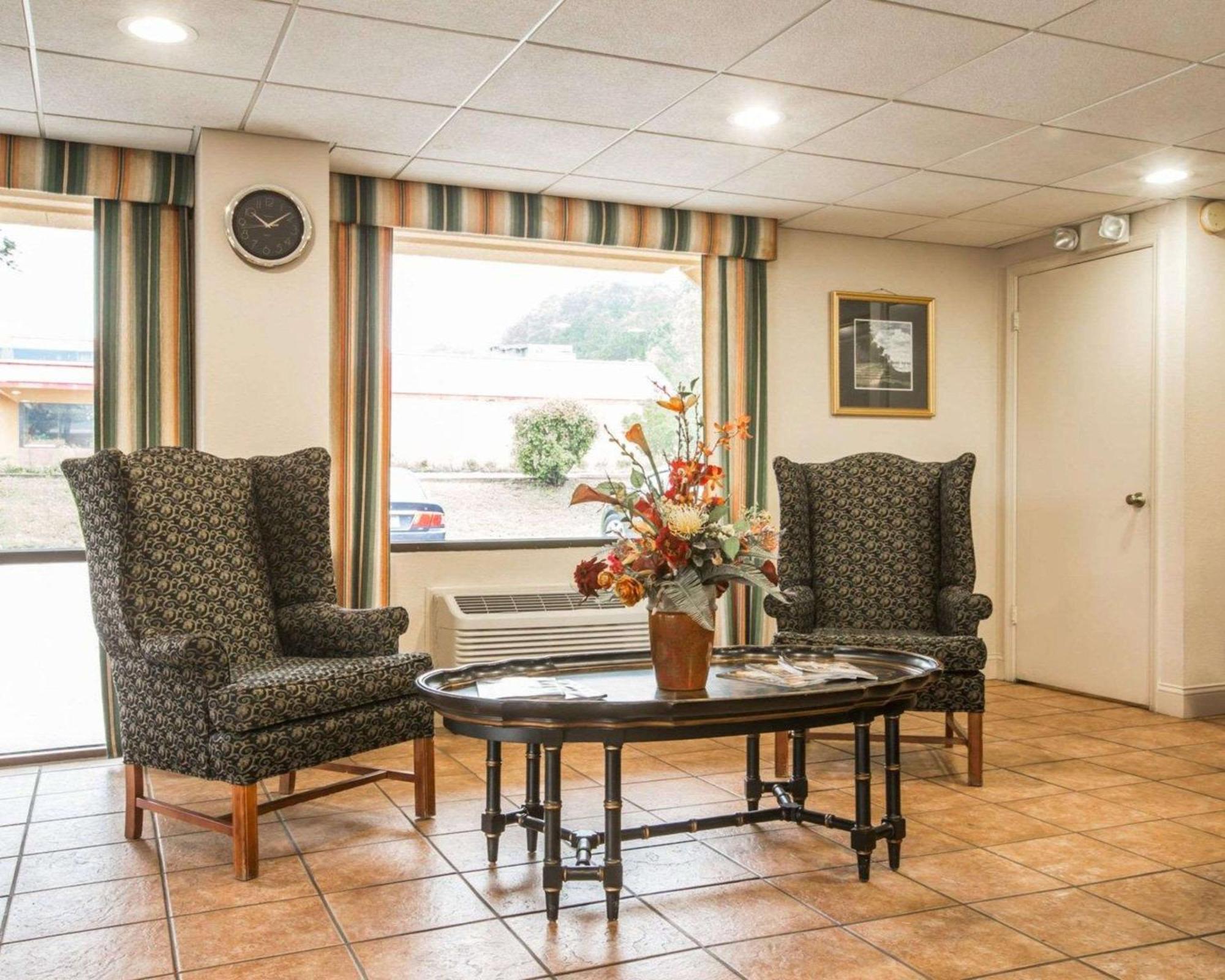 Econo Lodge Inn & Suites At Fort Moore Columbus Zewnętrze zdjęcie