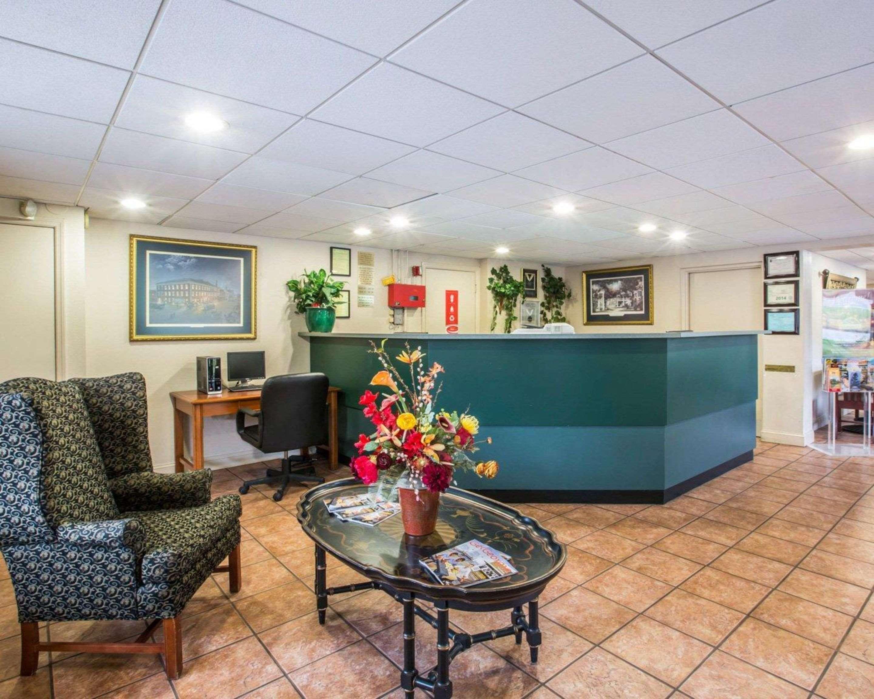 Econo Lodge Inn & Suites At Fort Moore Columbus Zewnętrze zdjęcie